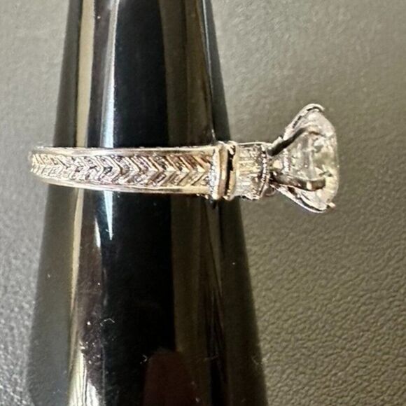Gorgeous Sterling Silver 925 CZ Statement Engagement Travel Ring size 8 - Picture 3 of 4